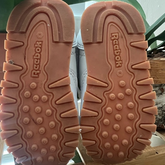 Reebok white unisex running shoes size 5 toddler - Picture 4 of 5